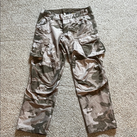 Cabela's Camo Cargo Pants - Picture 3 of 5